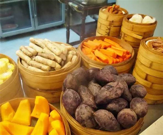 你覺得不上檔次的那些餐飲，卻為何頻頻能夠引爆市場？