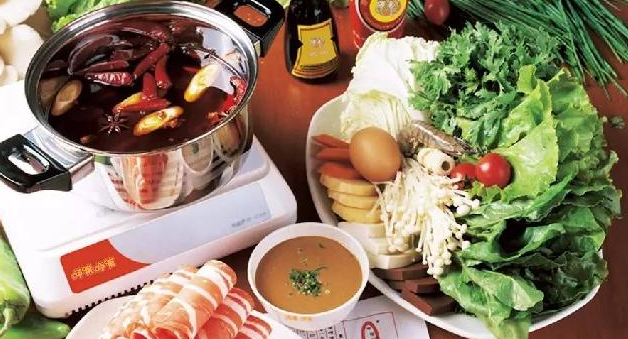 呷哺進(jìn)軍火鍋調(diào)料，火鍋品牌入局調(diào)料市場(chǎng)漸成常態(tài)