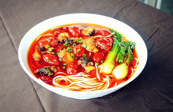 多家小面館員工稱幾月未領(lǐng)工資，重慶小面不賺錢了？|餐飲界