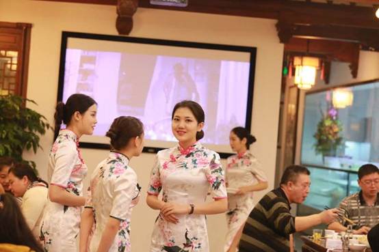 1個(gè)月火爆整個(gè)重慶，這家重慶火鍋店到底做了啥?