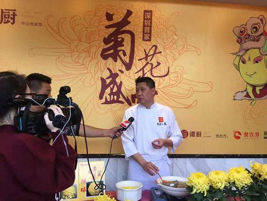 餐飲直播興起，譚廚一場(chǎng)“菊花盛宴”俘獲3萬(wàn)粉絲！