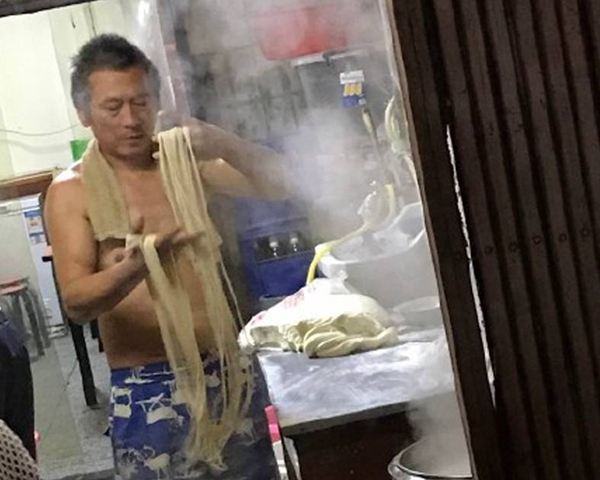 驚動美食大V和《男人裝》的“京城第一拉面”，竟只要10塊錢一碗？|餐飲界