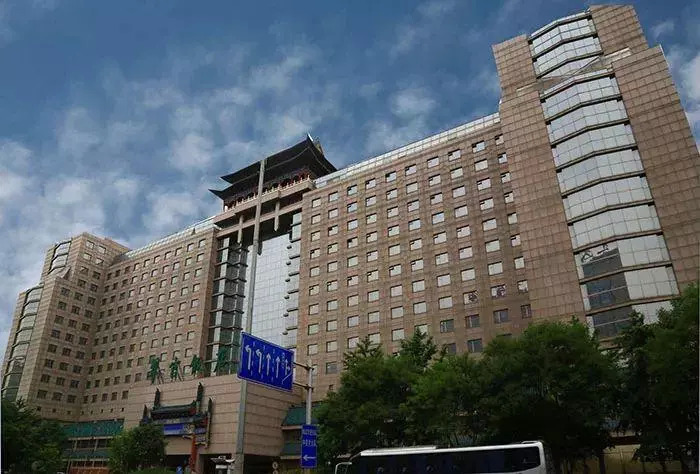 京東買下翠宮飯店辦公用？透過高端飯店的衰落看餐飲 | 餐見