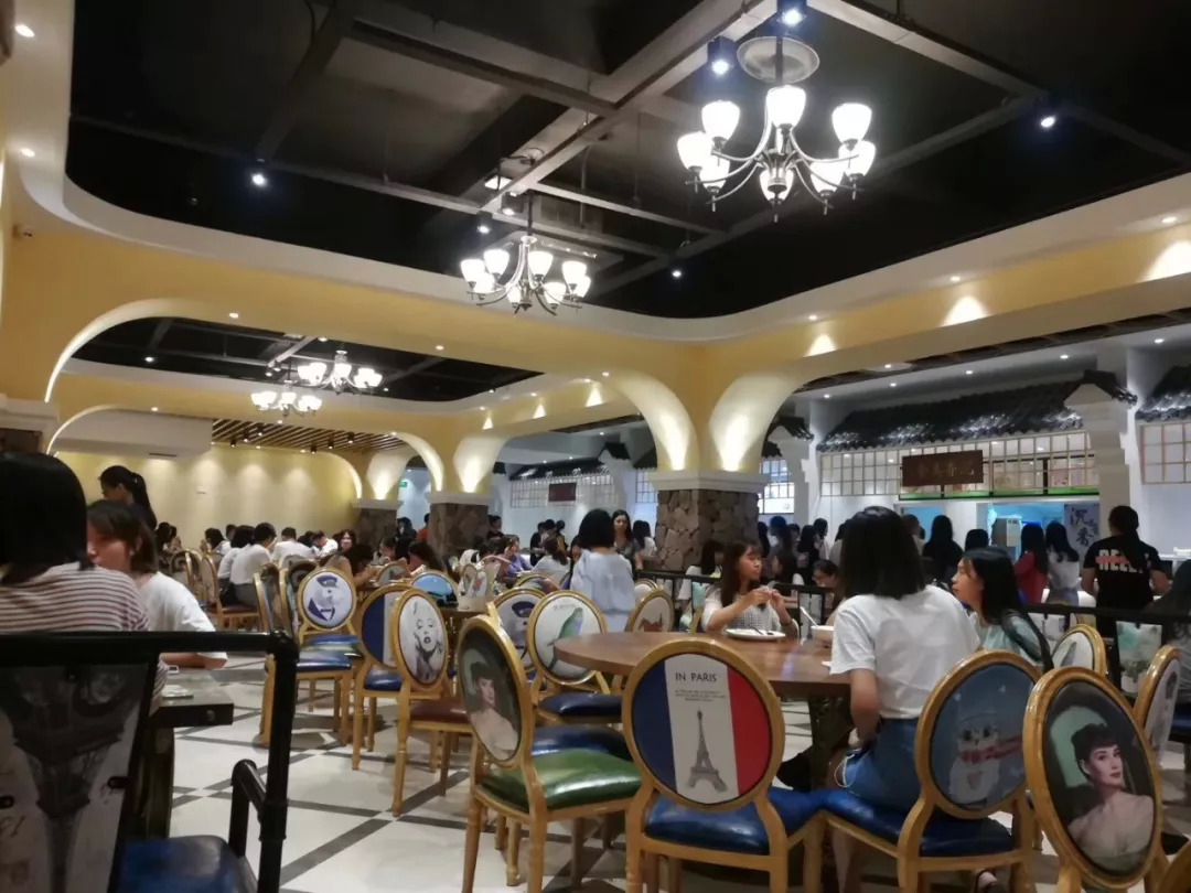 餐廳沒(méi)人氣，別再訓(xùn)斥廚師和服務(wù)員了，很可能是你不會(huì)“裝”！ | 創(chuàng)業(yè)筆記