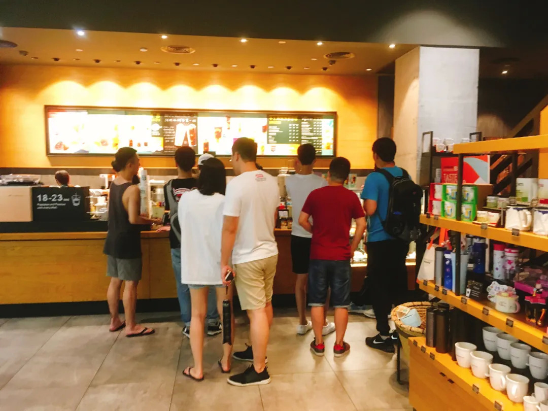 茶、咖不分家！喜茶與星巴克的成功有何共性？｜餐見|餐飲界