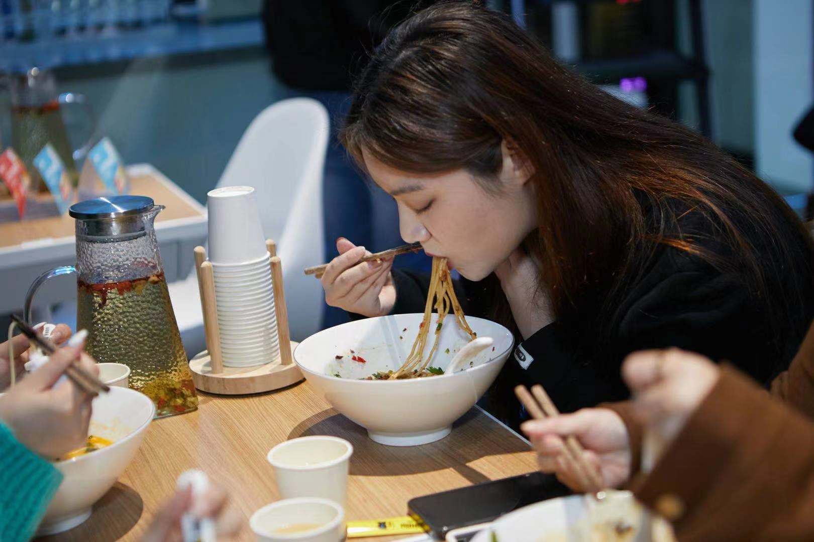 創(chuàng)新“智能面館”新賽道 ，數(shù)字化賦能掘金千億級(jí)面類市場(chǎng)|餐飲界
