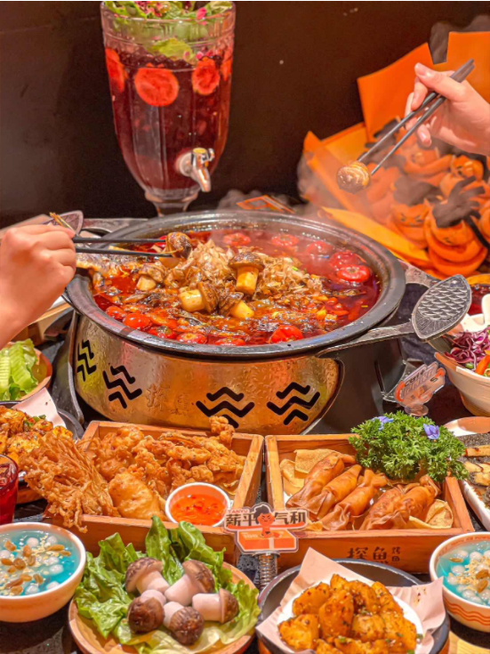 探魚新品打造“正向卷”消費(fèi)場(chǎng)景，打工人美食與情緒價(jià)值雙滿足媒體|餐飲界
